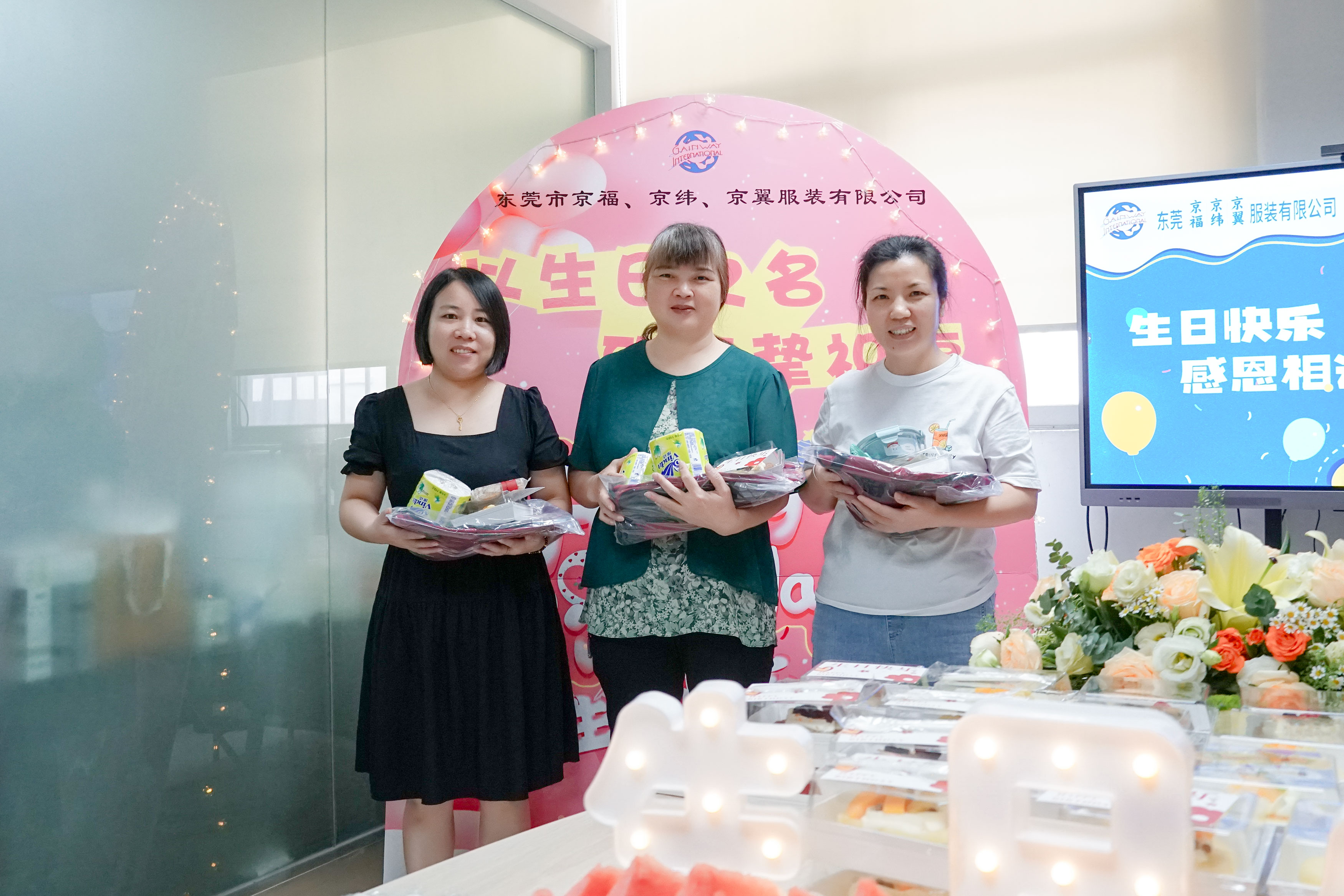 August Employee Birthday Party I Lets get together and live up to the time(图19)
